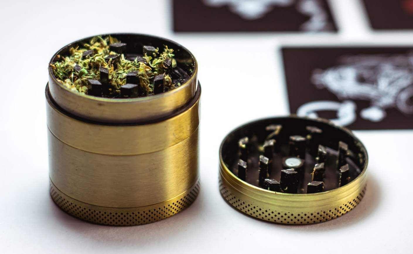 ¿Cómo elegir bien un molinillo de cannabis? - Blog Sixty8